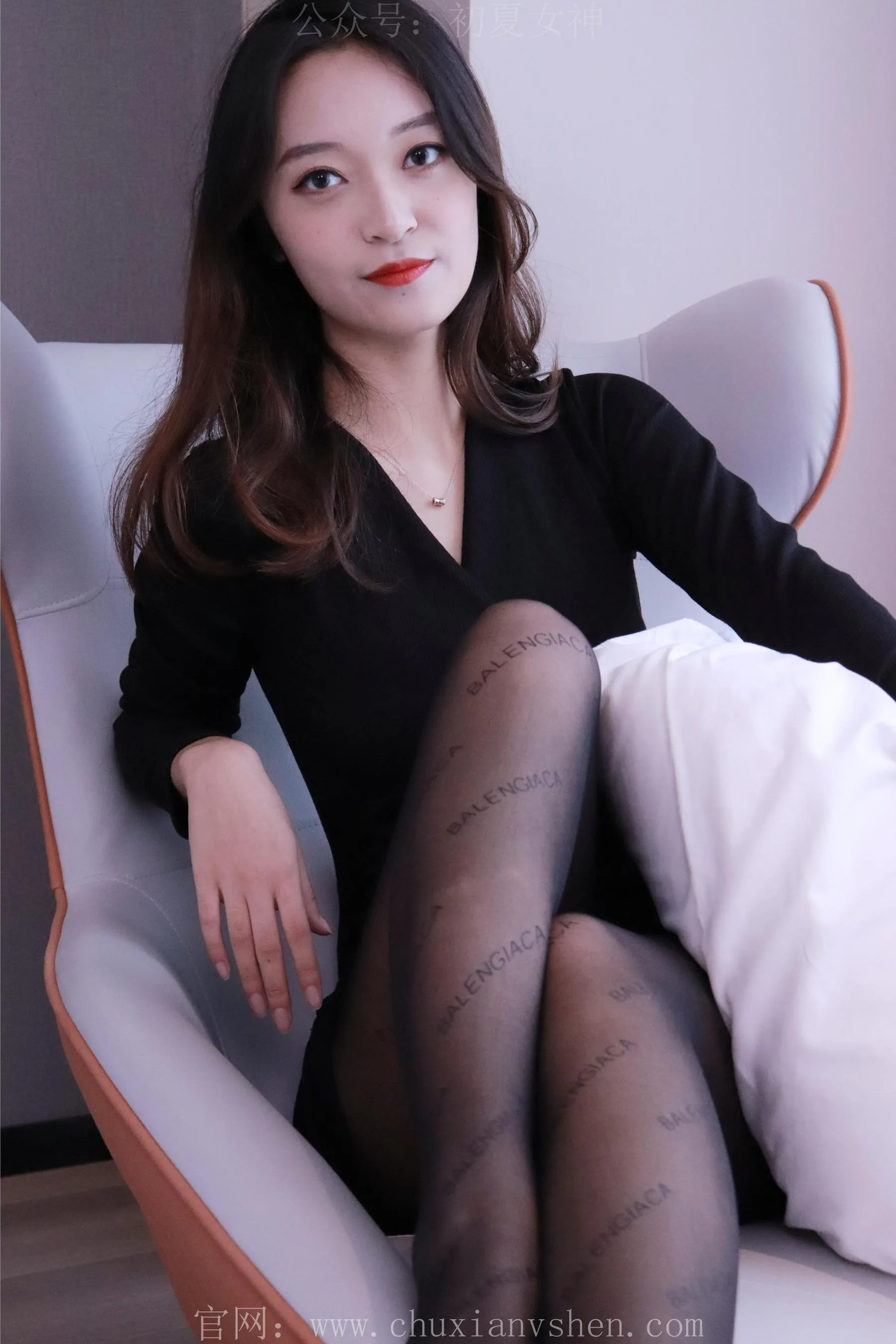 初夏女神 NO.013 依依黑色瘦身连衣裙搭小黑皮鞋 [146P]插图9